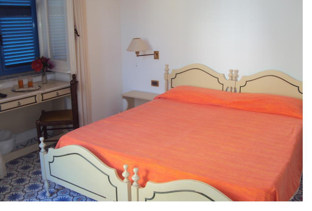 Hotel Villa Hermosa Ischia Ruang foto