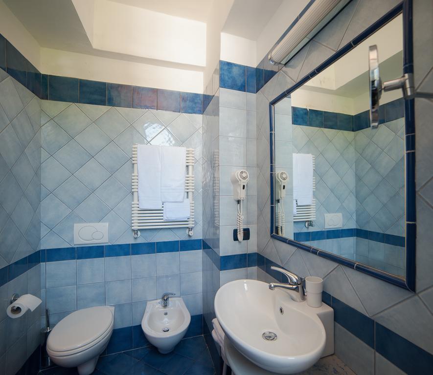 Hotel Villa Hermosa Ischia Bagian luar foto