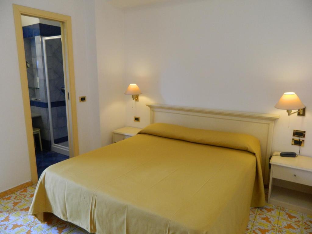 Hotel Villa Hermosa Ischia Bagian luar foto